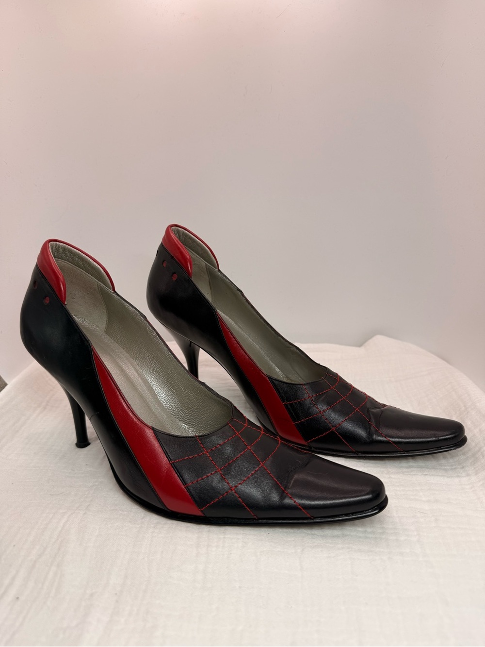 Vintage ADRESSE Black Leather Pumps Red Stitch Web Pattern Heels EU 37 RARE